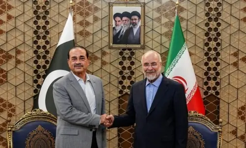 'ایران اپنے جائز حقوق پر سمجھوتہ نہیں کرے گا': قالیباف کی فیلڈ مارشل سے ملاقات میں گفتگو