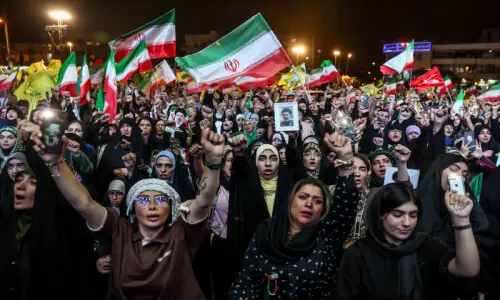 Trump yet to decide on Iran deal amid deepening mistrust