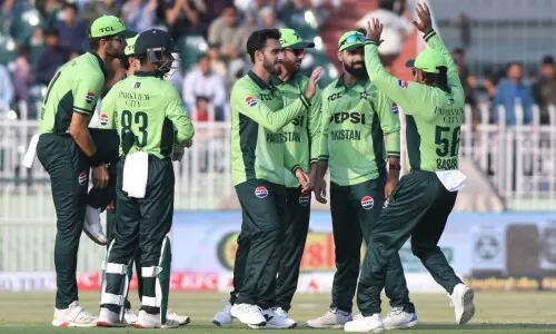 راولپنڈی: عرفات منہاس کا 5 وکٹوں کے ساتھ 'ڈریم ڈیبیو'، آسٹریلیا کا پاکستان کو 201 رنز کا ہدف