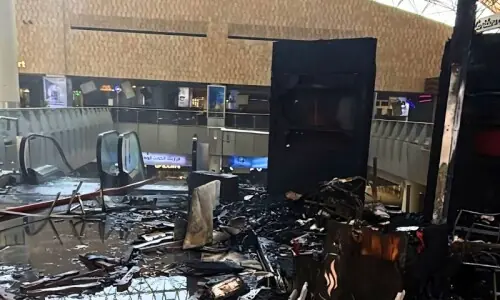 کویت پر ایران کے حملے میں ایک شخص ہلاک، 63 زخمی، ایئرپورٹ اور سفارتی عمارتوں کو نقصان