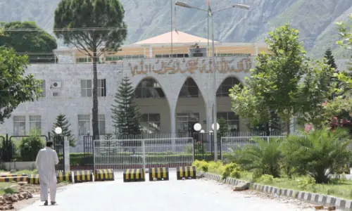 آزاد کشمیر میں انتخابات، پاکستان میں مقیم مہاجرین کی 12 نشستوں کا معاملہ کیا ہے؟