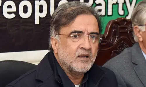 گلگت: پیپلزپارٹی کے پولنگ ایجنٹس کو 'فارم 45' نہیں دیے جا رہے: قمر زمان کائرہ