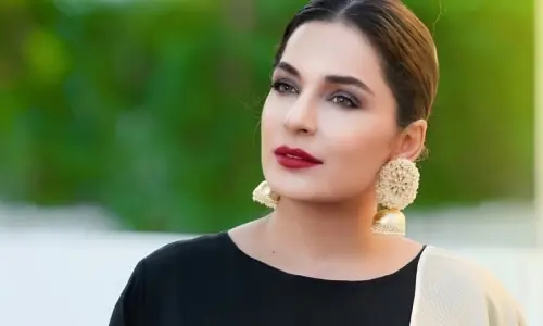 'سائیکو' کہنے پر اداکارہ میرا لائیو انٹرویو میں پھٹ پڑیں