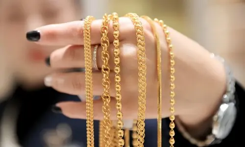 سونے کی قیمت میں نمایاں کمی، فی تولہ کتنا سستا ہوگیا؟