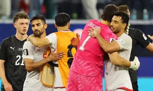 فیفا ورلڈ کپ کا سنسنی خیز مقابلہ: ایران اور نیوزی لینڈ کا میچ 2-2 گول سے برابر