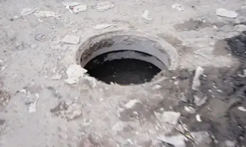 Five-year-old dies after falling into open manhole in Lahore