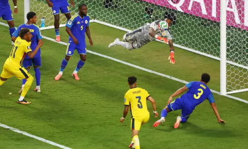 Fifteen saves, one point: Room leads Curacao to World Cup history
