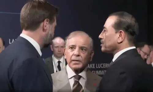 مذاکرات سے ایران کے مبینہ واک آؤٹ پر پاکستانی اور امریکی وفد کا ری ایکشن وائرل مذاکرات سے ایران کے مبینہ واک آؤٹ پر پاکستانی اور امریکی وفد کا ری ایکشن وائرل