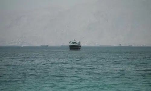 More vessels transit Hormuz, Qatar-linked LNG tankers return, data show