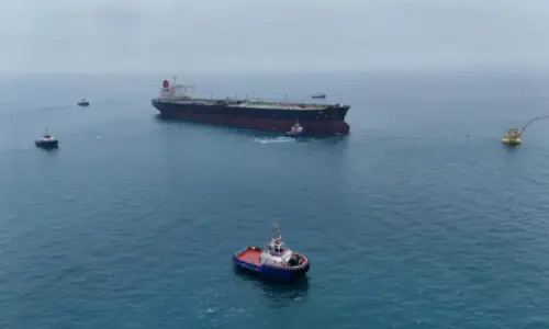Oil extends slide on expectations of smoother crude flows via Hormuz