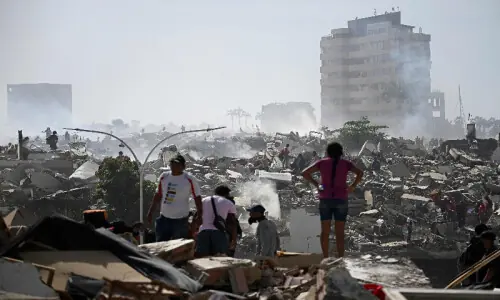 Venezuelans hunt for survivors after quakes kill at least 589