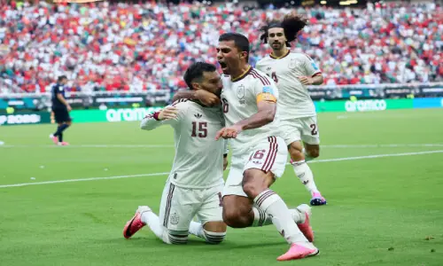 Baena strike sends Spain past Uruguay into World Cup knockouts