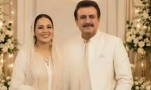 شادی کی خبروں پر اداکار توثیق حیدر اور فرح سعدیہ کی وضاحت