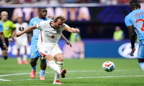 Kane's late double sends England into World Cup last 16