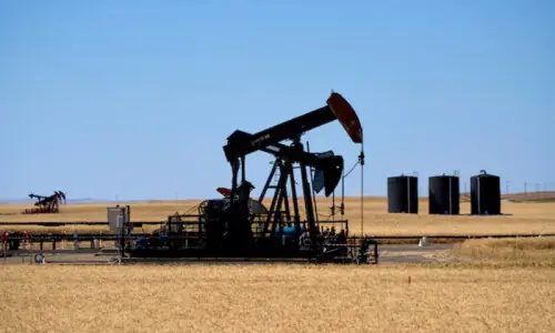 Oil falls to four-month low as US, Iran conclude talks in Doha