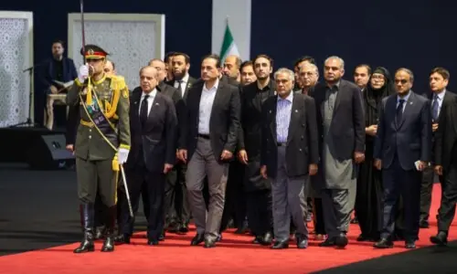 علی خامنہ ای کی تعزیتی تقریبات: وزیرِاعظم اور فیلڈ مارشل کی شرکت، عالمی وفود کی آمد جاری
