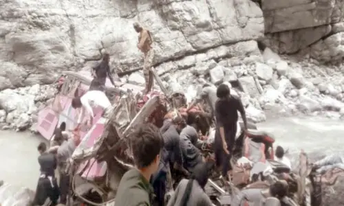 بلوچستان بس حادثہ: کوچ کمپنی کے خلاف مقدمہ درج، کوئٹہ میں دفاتر سیل