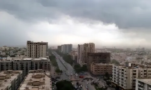 کراچی میں بادلوں کا راج، شام میں ہلکی بوندا باندی کا امکان