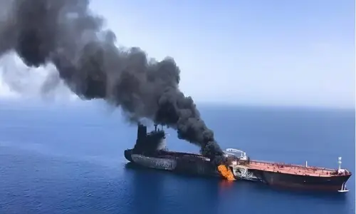 یمن کے ساحل کے قریب کارگو بحری جہاز پر نامعلوم افراد کا حملہ