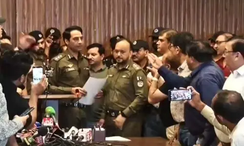 غیر ملکی خواتین اغوا کیس: ڈی آئی جی فیصل کامران اور صحافیوں میں سخت نوک جھونک