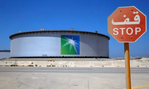 سعودی عرب کا ایشیائی مارکیٹ کے لیے خام تیل سستا کرنے کا اعلان