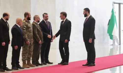 فرانسیسی صدر کے دورۂ شام کے دوران ہوٹل کے قریب متعدد دھماکے فرانسیسی صدر کے دورۂ شام کے دوران ہوٹل کے قریب متعدد دھماکے