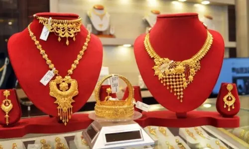 سونے کی قیمت میں آج پھر بڑی کمی، فی تولہ کتنے کا ہوگیا؟