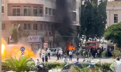 Explosions rock Damascus during Macron's landmark Syria trip