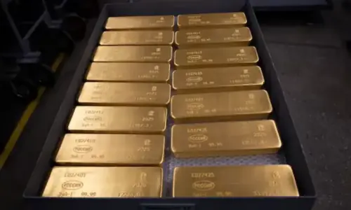 Gold prices fall sharply in local, international markets