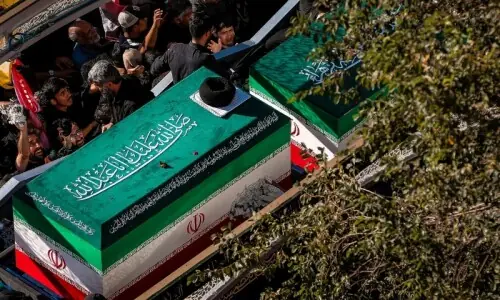 ایران کے سابق رہبر اعلیٰ علی خامنہ ای کی تدفین کر دی گئی ایران کے سابق رہبر اعلیٰ علی خامنہ ای کی تدفین کر دی گئی
