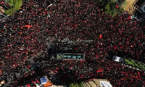 خامنہ ای کی آخری رسومات میں 4 کروڑ 30 لاکھ افراد شریک ہوئے: ایرانی میڈیا کا دعویٰ خامنہ ای کی آخری رسومات میں 4 کروڑ 30 لاکھ افراد شریک ہوئے: ایرانی میڈیا کا دعویٰ