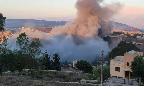 لبنان میں اسرائیل کا ساؤنڈ بم حملہ، نابلس میں گھر پر چھاپہ، ایک فلسطینی گرفتار
