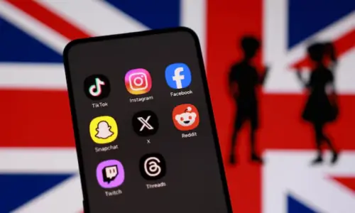 UK plans default midnight social media curfew for teens aged 16-17