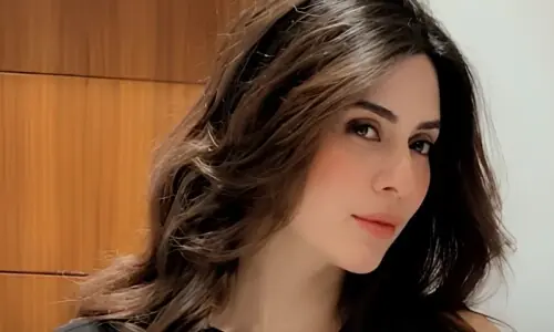 ماڈل ہما سلیم کا معروف پاکستانی کرکٹر پر ہراسانی کا الزام، قانونی کارروائی کا عندیہ ماڈل ہما سلیم کا معروف پاکستانی کرکٹر پر ہراسانی کا الزام، قانونی کارروائی کا عندیہ