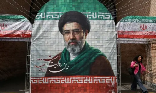 امریکا 'بڑا شیطان'، صدر ٹرمپ کے دستخط ناقابلِ اعتبار ہیں: ایرانی سپریم لیڈر امریکا 'بڑا شیطان'، صدر ٹرمپ کے دستخط ناقابلِ اعتبار ہیں: ایرانی سپریم لیڈر
