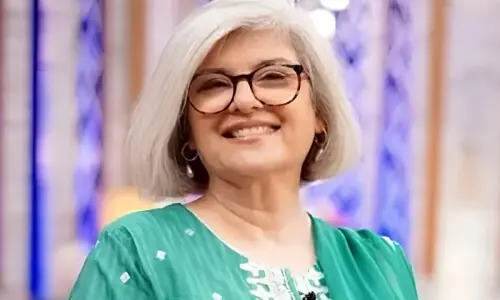 مرینہ خان نے سفید بال نہ رنگنے کی اصل وجہ بتا دی مرینہ خان نے سفید بال نہ رنگنے کی اصل وجہ بتا دی