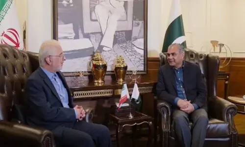 Pakistan, Iran vow closer cooperation on security and trade