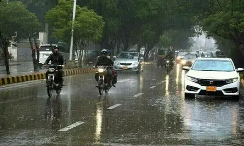 Light to moderate rain brings relief to Karachi