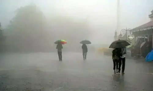 Monsoon showers bring relief to Karachi suburbs