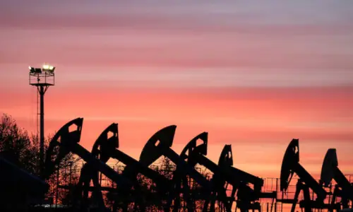 Oil slips 4% after US, Iran pause fighting over weekend