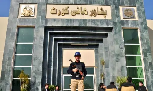 پشاور ہائیکورٹ نے 'قائد اعظم' کو ملک بدر کرنے سے روک دیا، شناختی کارڈ کی تصدیق کا حکم پشاور ہائیکورٹ نے 'قائد اعظم' کو ملک بدر کرنے سے روک دیا، شناختی کارڈ کی تصدیق کا حکم