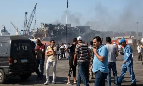 مصر میں امریکی گیس اسٹورج پلانٹ پر ڈرون حملہ، 2 ٹینکروں میں آگ لگ گئی مصر میں امریکی گیس اسٹورج پلانٹ پر ڈرون حملہ، 2 ٹینکروں میں آگ لگ گئی