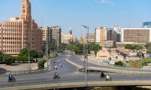 کراچی میں موسم گرم رہنے کا امکان، بعض علاقوں میں بوندا باندی متوقع