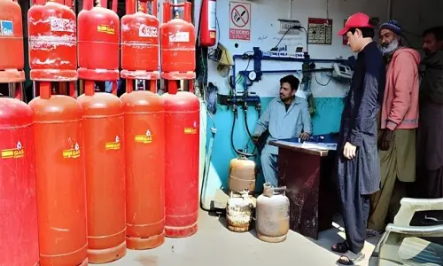 اوگرا نے ایل پی جی کی قیمت میں بڑا اضافہ کردیا، نوٹیفکیشن جاری