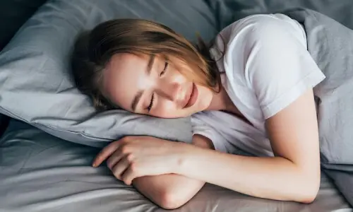 نرم تکیے اور گردن کے درد میں کیا رشتہ ہے؟ نرم تکیے اور گردن کے درد میں کیا رشتہ ہے؟