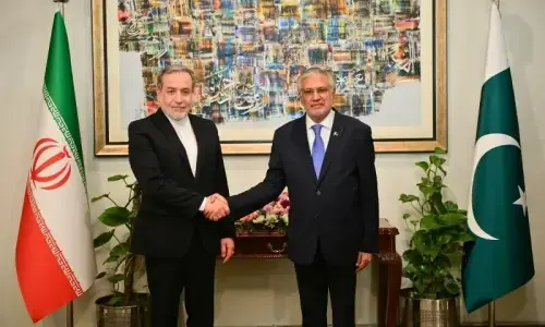 اسحاق ڈار کا عباس عراقچی سے ٹیلی فونک رابطہ، دورہ پاکستان کی دعوت
