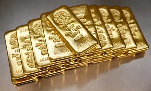 Gold prices decline in local and global market