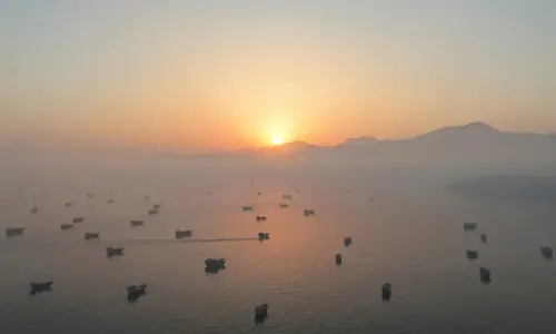 Iran, Oman near Strait of Hormuz deal amid US concerns: NYT report