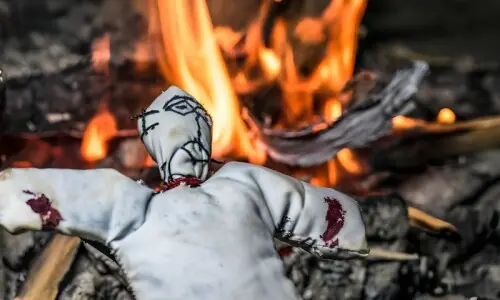 ضمانت کے لیے بھارتی چیف جسٹس پر کالا جادو کرنے والا گرفتار