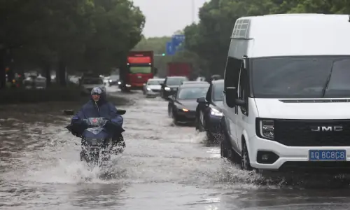 Typhoon Dolphin's vast storm system pushes inland, threatens central China